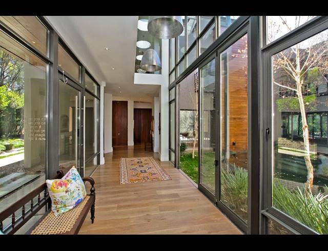 4 BEDROOM HOUSE TO LET IN MELROSE